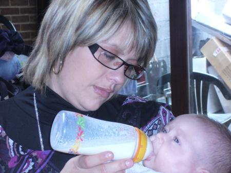 le meilleur moment de la journ�e le bib avec maman